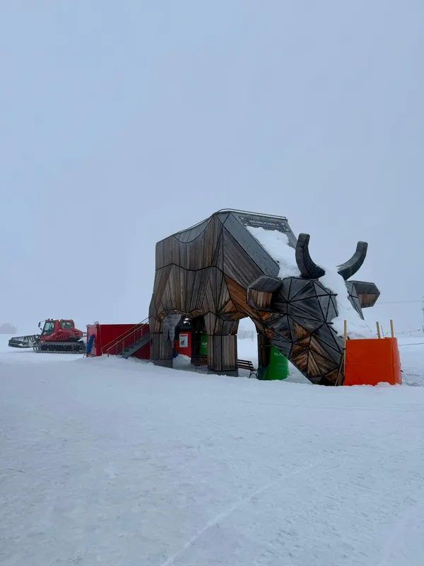 Attacking play at UBS Tournament Grindelwald